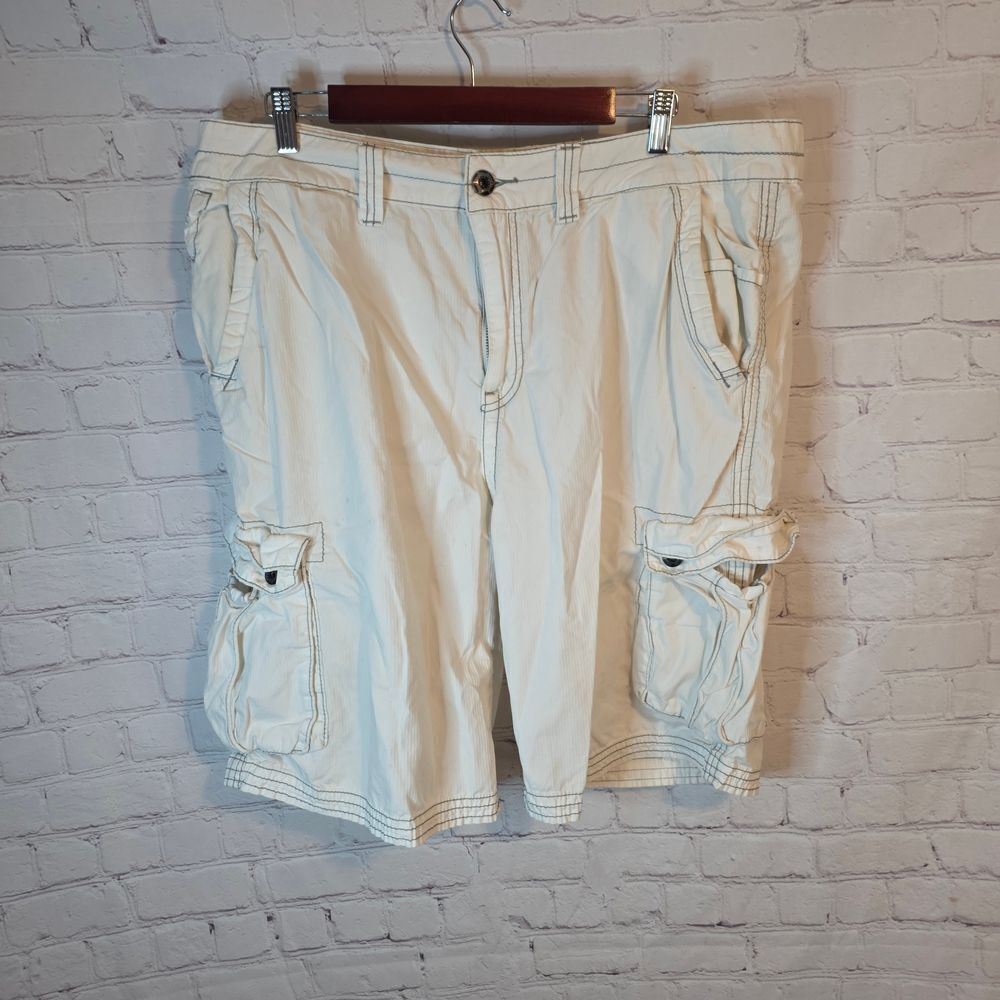 Buckle Black Men's White Cargo Shorts, Size 38